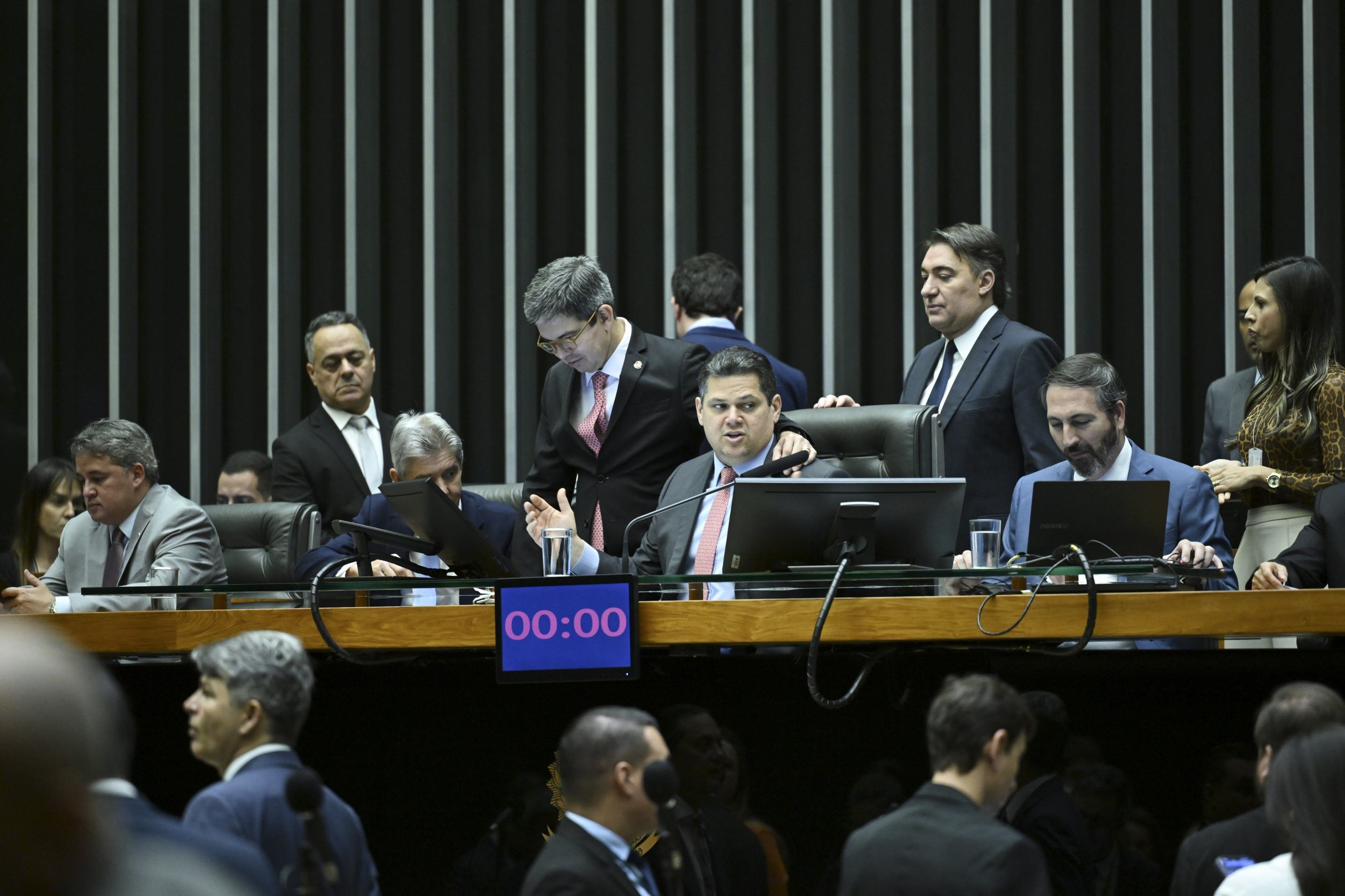 Análise: Congresso avança sobre Orçamento e escancara uso eleitoral de emendas