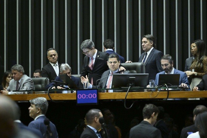 Alcolumbre preside sessão do Congresso que aprovou a LDO com regra para antecipar liberação de emendas parlamentares em ano eleitoral -  (crédito: Saulo Cruz/Agencia Senado)