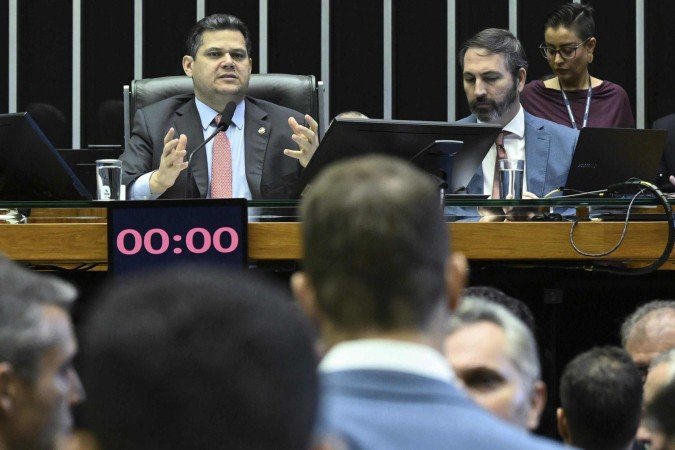 Davi Alcolumbre comanda a sessão do Congresso que aprovou a LDO com regra para liberação antecipada de recursos aos parlamentares em 2026 -  (crédito: Carlos Moura/Agencia Senado)