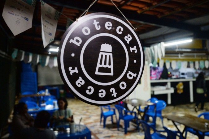  03/12/2025. Crédito: Minervino Júnior/CB/D.A Press. Brasil.  Brasilia - DF. Botecar visita aos bares que estão participando do seletiva para a escolha do melhor Boteco 2025. Buteco da Elma no Guará - prato Galeto Athos Bulcão.