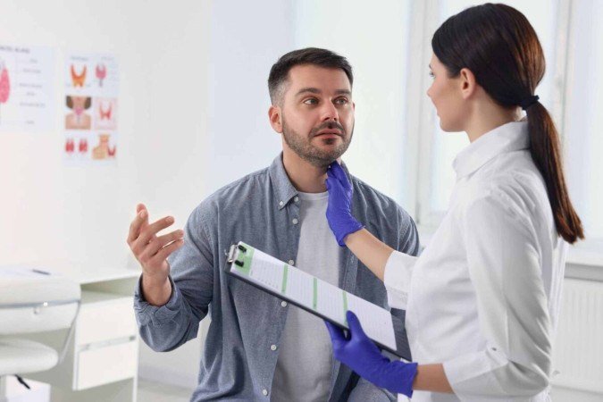 Reconhecer sinais de alerta ligados a nódulos na tireoide é essencial para conduzir o diagnóstico com segurança e definir o tratamento ideal (Imagem: New Africa | Shutterstock) -  (crédito: EdiCase)