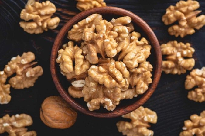 Nutricionalmente ricas, as nozes oferecem ômega 3, fibras, proteínas vegetais, antioxidantes e minerais importantes (Imagem: Vladislav Noseek | Shutterstock) -  (crédito: EdiCase)