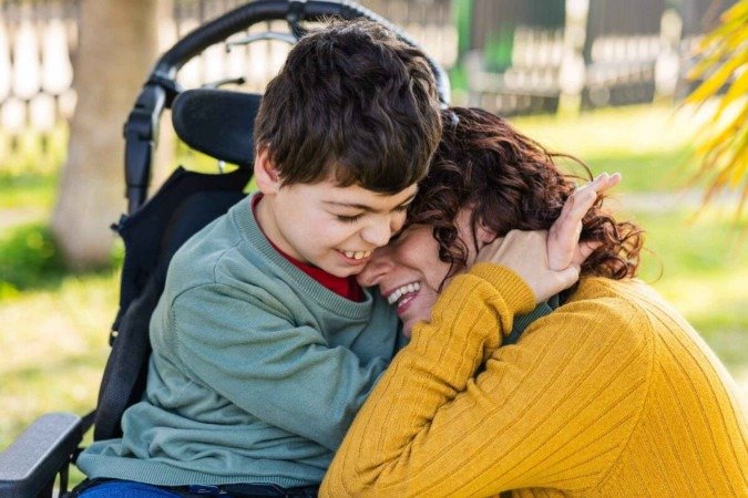 O tratamento multidisciplinar e o apoio da família são fundamentais para promover mais qualidade de vida aos pacientes (Imagem: Jordi Mora | Shutterstock) -  (crédito: EdiCase)