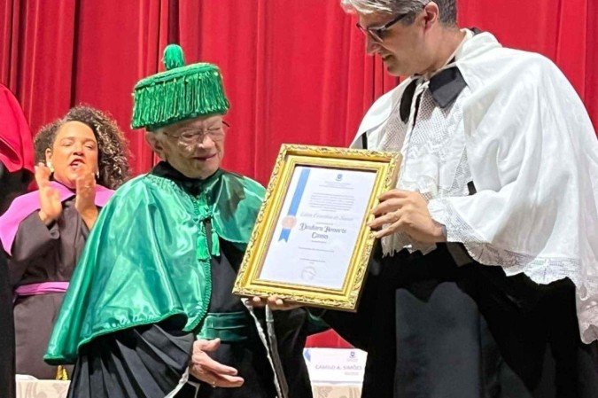 Deputada Federal Luiza Erundina recebe o título de Doutora Honoris Causa à deputada federal e cidadã campinense
 -  (crédito: Reprodução/Redes Sociais)