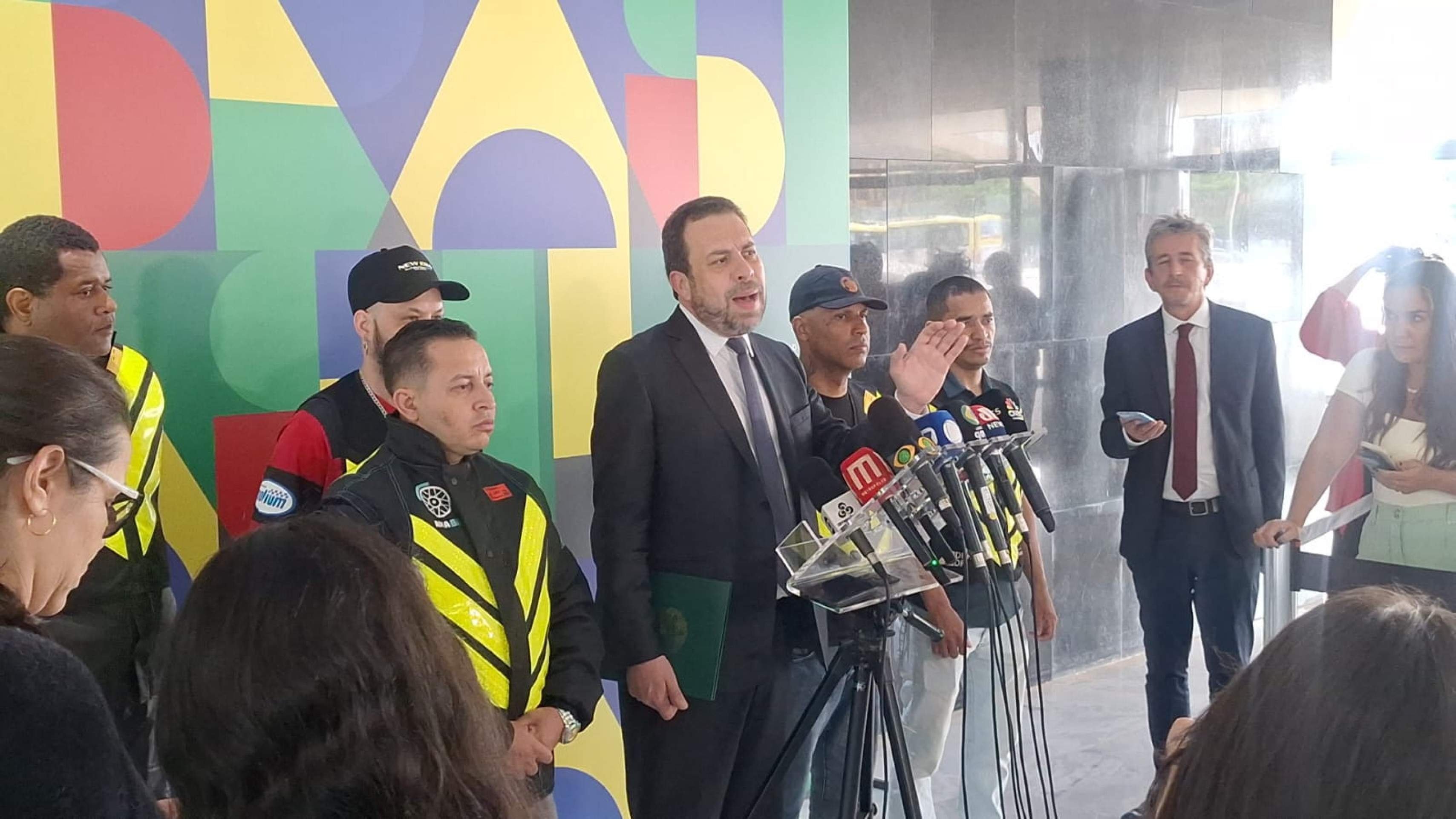 Governo cria grupo de trabalho com entregadores de aplicativo 