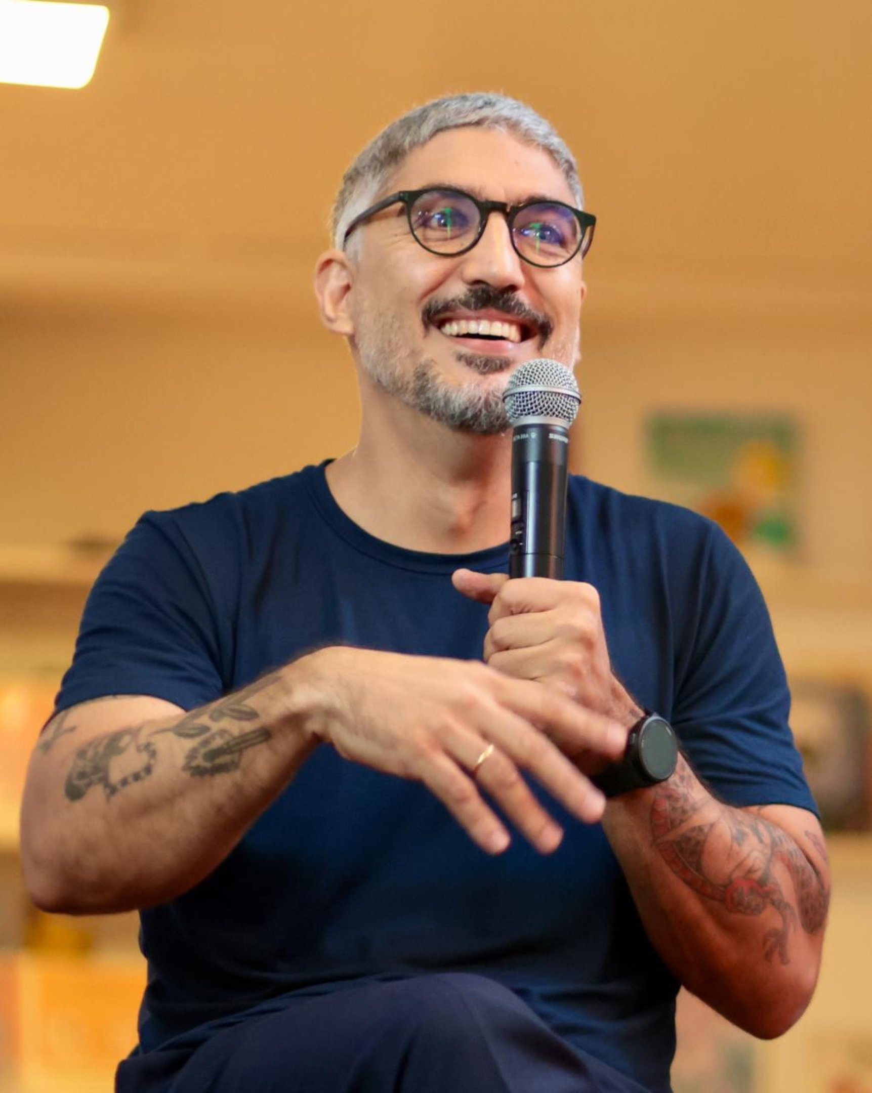 Artista Pedro Sangeon,  criador do Gurulino