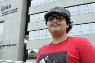 Luiz Mário é apaixonado pela pesquisa, e encontrou, no IPEA, acolhimento em uma rotina de trabalho flexível e sem exigência social -  (crédito:  Marcelo Ferreira/CB/D.A Press)