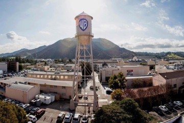 Operação envolve a aquisição dos estúdios centenários da Warner Bros., na Califórnia, nos EUA, e todo acervo cinematográfico  -  (crédito:  AFP)