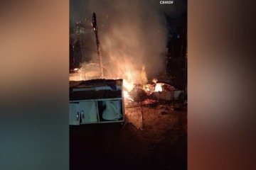 Incêndio destrói habitação em Planaltina - (crédito: CBMDF/Divulgação) Incêndio destrói habitação em Planaltina - (crédito: CBMDF/Divulgação)