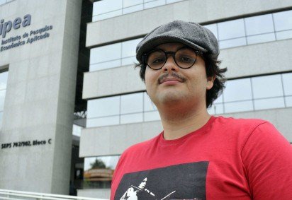 Luiz Mário é apaixonado pela pesquisa, e encontrou, no IPEA, acolhimento em uma rotina de trabalho flexível e sem exigência social -  (crédito:  Marcelo Ferreira/CB/D.A Press) -Luiz Mário é apaixonado pela pesquisa, e encontrou, no IPEA, acolhimento em uma rotina de trabalho flexível e sem exigência social -  (crédito:  Marcelo Ferreira/CB/D.A Press)