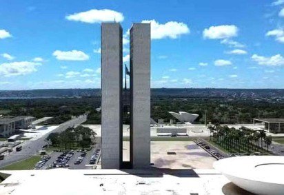  Congresso Nacional é um dos prédios mais famosos do Brasil. Não só por ser autoria do grande gênio da arquitetura, Oscar Niemeyer, como também por ser a sede do Poder Legislativo no Brasil. Ele é um dos prédios que compõem a Praça dos Três Poderes (que além do Congresso, também abriga o prédio do Supremo Tribunal Federal e o Palácio do Planalto - todos construídos por Niemeyer).

 -  (crédito: Fundação Oscar Niemeyer/CASACOR)