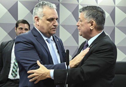 Carlos Viana (D) recebeu o apoio dos colegas da CPMI, como o relator, deputado Alfredo Gaspar -  (crédito:  Carlos Moura/Agência Senado) -Carlos Viana (D) recebeu o apoio dos colegas da CPMI, como o relator, deputado Alfredo Gaspar -  (crédito:  Carlos Moura/Agência Senado)