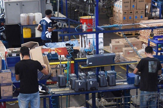 Mercado de trabalho atinge recorde de ocupação, aponta IBGE