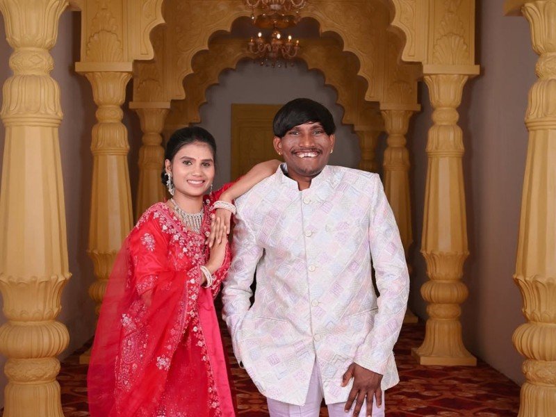 A cerimônia ocorreu em 29 de novembro -  (crédito: Reprodução/Instagram/@official_suraj_chavan1151)