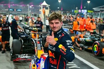 Red Bull Racing's Dutch driver Max Verstappen reacts after taking the pole position at the end of the qualifying session ahead of the Abu Dhabi Formula One Grand Prix at the Yas Marina Circuit in Abu Dhabi on December 6, 2025. - (crédito: Andrej Isakovic/AFP) Red Bull Racing's Dutch driver Max Verstappen reacts after taking the pole position at the end of the qualifying session ahead of the Abu Dhabi Formula One Grand Prix at the Yas Marina Circuit in Abu Dhabi on December 6, 2025. - (crédito: Andrej Isakovic/AFP)