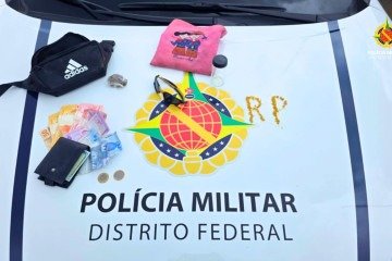 Homem acusado de tráfico de drogas é preso com 69 pedras de crack
 -  (crédito: PMDF/Divulgação) -Homem acusado de tráfico de drogas é preso com 69 pedras de crack
 -  (crédito: PMDF/Divulgação)