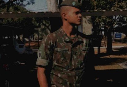 Kelvin Barros, 21 anos, é o confessou o assassinato da militar Maria de Lourdes Freire, 25 anos. -  (crédito: Reprodução/Redes Sociais) -Kelvin Barros, 21 anos, é o confessou o assassinato da militar Maria de Lourdes Freire, 25 anos. -  (crédito: Reprodução/Redes Sociais)