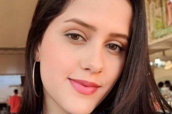 Professora está na UTI após ter corpo queimado; namorado está foragido