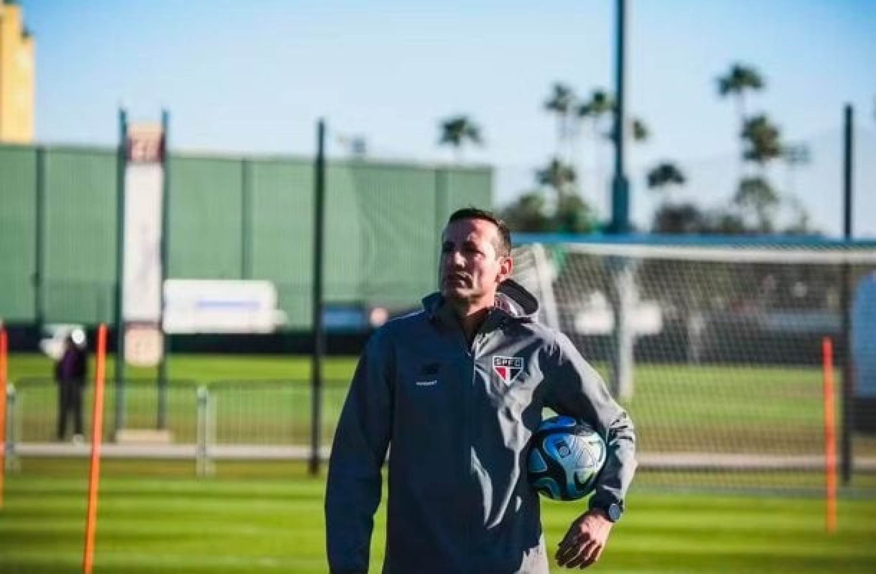 São Paulo inicia reformulação e demite funcionários do departamento médico