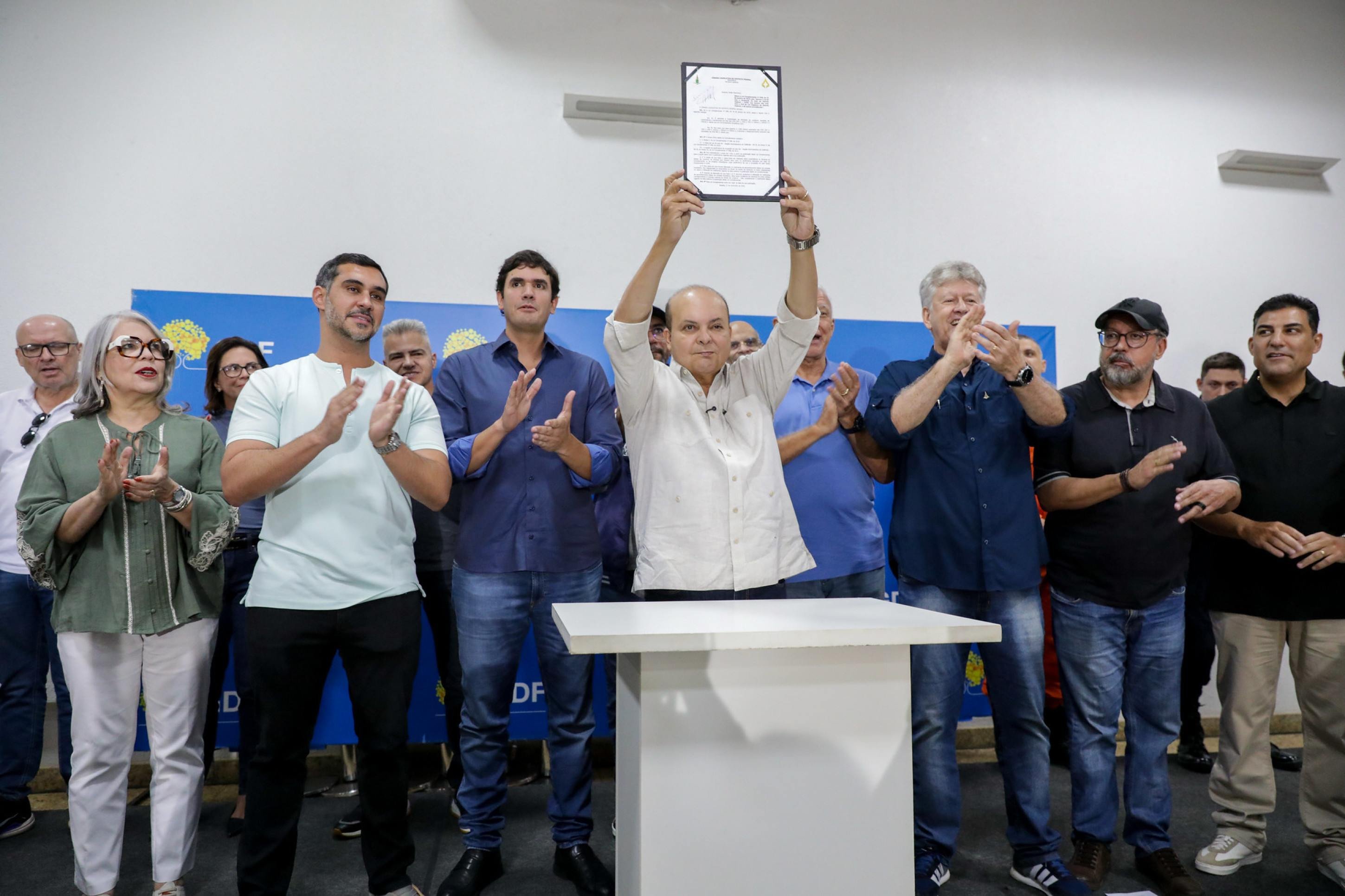 Lei altera destinação de lotes para permitir comércios em áreas residenciais