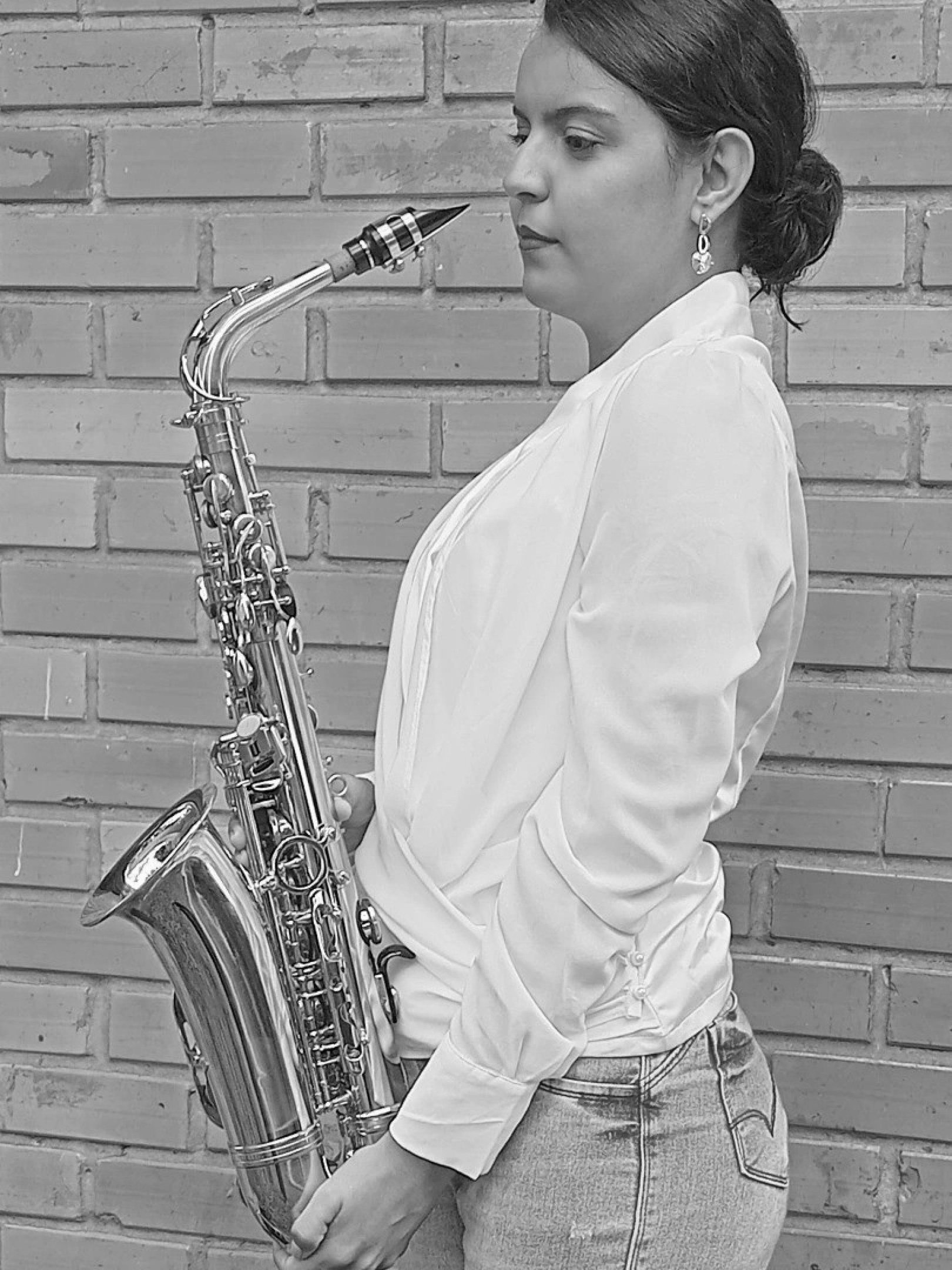 Maria de Lourdes Freire Matos tinha 25 anos de idade, ocupava a patente de cabo e era musicista do Regimento Maria de Lourdes Freire Matos tinha 25 anos de idade, ocupava a patente de Cabo e era musicista do Regimento