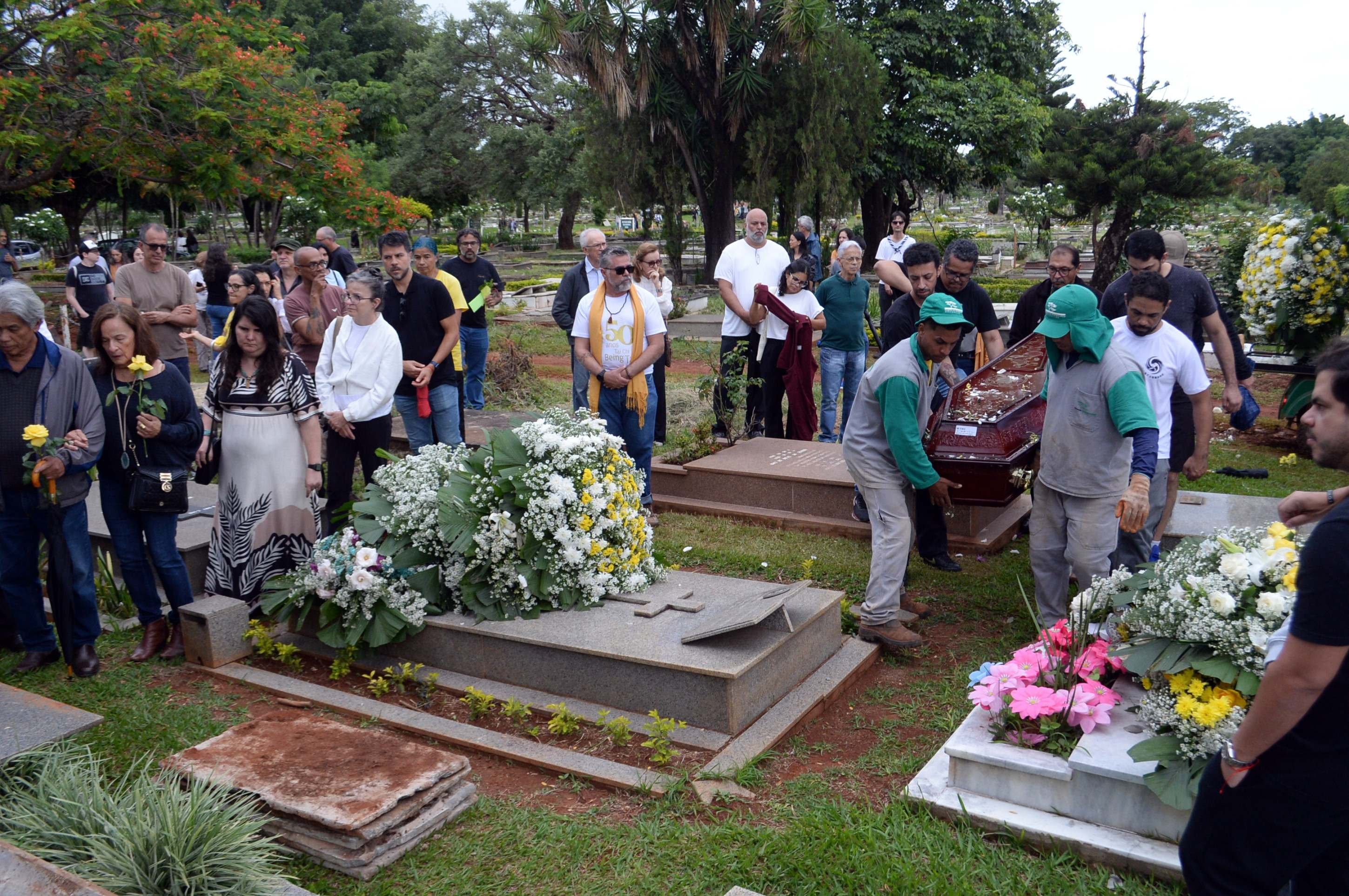  07/12/2025 Crédito: Marcelo Ferreira/CB/D.A Press. Brasil. Brasília - DF -  Centério Campo da Esperança da Asa Sul, enterro do Mestre Woo.