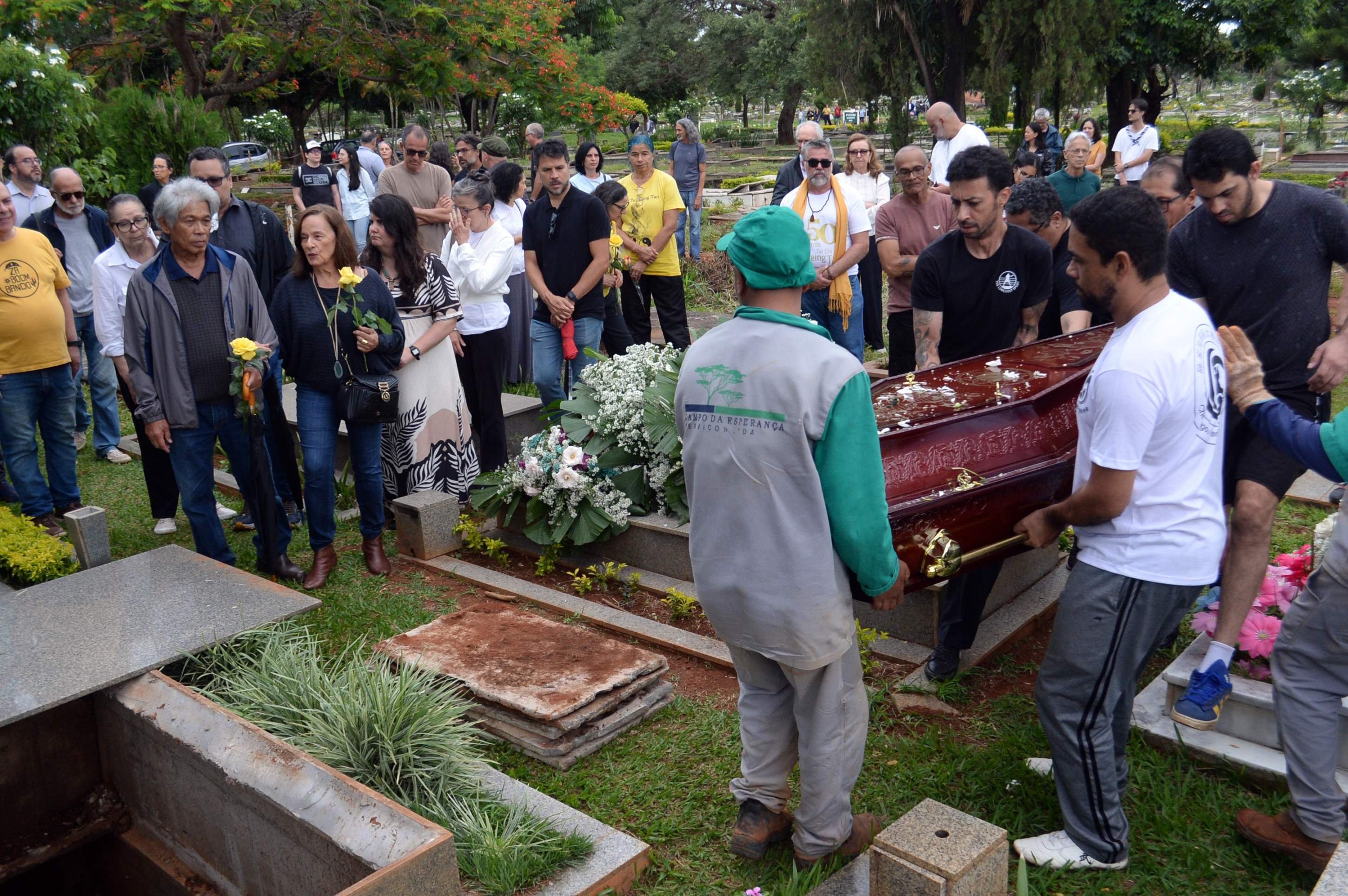  07/12/2025 Crédito: Marcelo Ferreira/CB/D.A Press. Brasil. Brasília - DF -  Centério Campo da Esperança da Asa Sul, enterro do Mestre Woo.