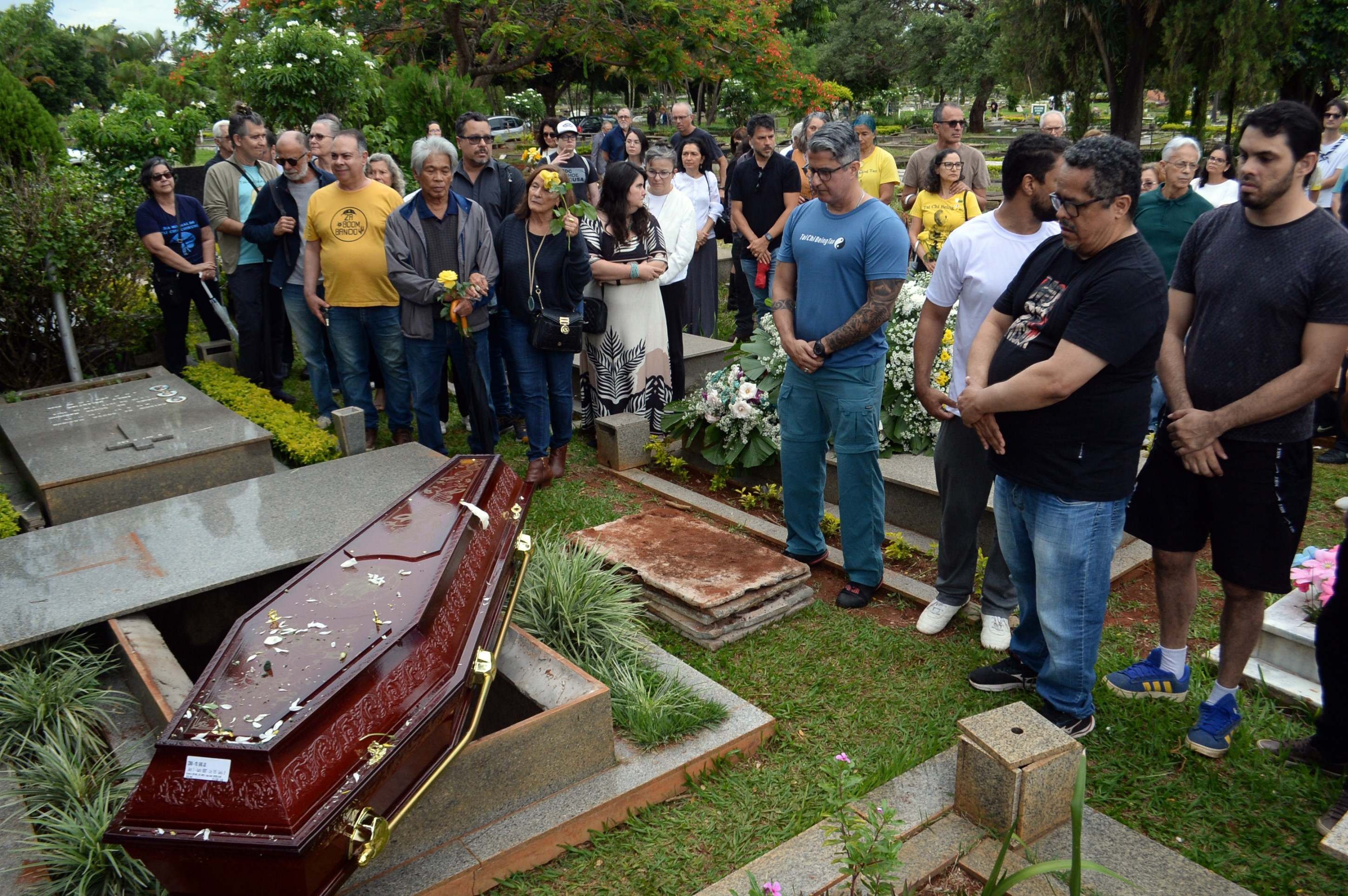  07/12/2025 Crédito: Marcelo Ferreira/CB/D.A Press. Brasil. Brasília - DF -  Centério Campo da Esperança da Asa Sul, enterro do Mestre Woo.