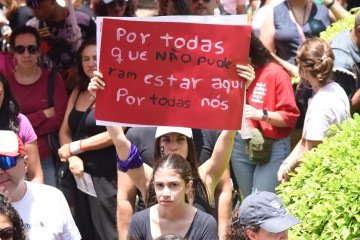  07/12/2025.Credito: Gladyston Rodrigues/EM/D.A Press. Brasil. MG.  Ato Nacional Mulheres Vivas, mobilizacao que toma cidades de todo o pa?s diante da escalada brutal da violencia de genero e contra o feminicido, no Brasil. O protesto comecou na Praca da Raul Soares e seguiu em caminhada pela Avenida Amazonas, ate a Praca da Estacao.
       -  (crédito:  Gladyston Rodrigues/EM)
