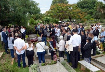 O sepultamento ocorreu ontem, às 16h, com a presença de familiares, amigos e admiradores do mestre que marcou gerações com seu compromisso com a saúde integral  -  (crédito:  Marcelo Ferreira/CB/D.A Press) -O sepultamento ocorreu ontem, às 16h, com a presença de familiares, amigos e admiradores do mestre que marcou gerações com seu compromisso com a saúde integral  -  (crédito:  Marcelo Ferreira/CB/D.A Press)