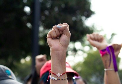 Mulheres de diversos estados se reúnem para protestar, com o intuito de pedir um basta para a subjugação da mulher. -  (crédito: Rubi Salgado/Pexels) -Mulheres de diversos estados se reúnem para protestar, com o intuito de pedir um basta para a subjugação da mulher. -  (crédito: Rubi Salgado/Pexels)