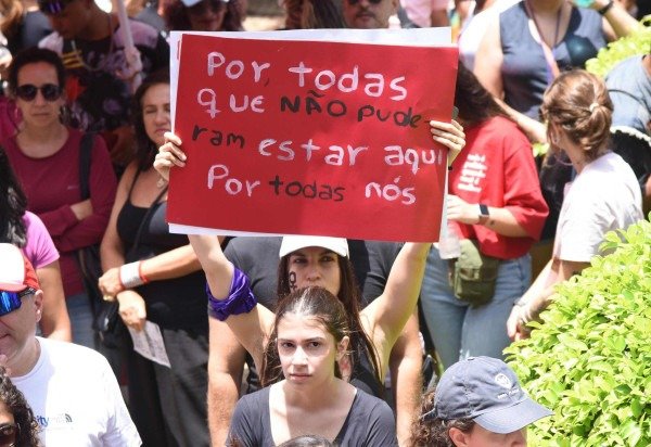  07/12/2025.Credito: Gladyston Rodrigues/EM/D.A Press. Brasil. MG.  Ato Nacional Mulheres Vivas, mobilizacao que toma cidades de todo o pa?s diante da escalada brutal da violencia de genero e contra o feminicido, no Brasil. O protesto comecou na Praca da Raul Soares e seguiu em caminhada pela Avenida Amazonas, ate a Praca da Estacao.
       -  (crédito:  Gladyston Rodrigues/EM)