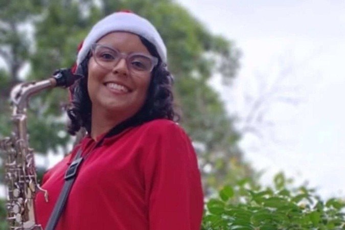 A jovem era musicista do 1º Regimento de Cavalaria de Guarda e estava no Exército há cinco meses - (crédito: Fotos: Reprodução/Redes Sociais) A jovem era musicista do 1º Regimento de Cavalaria de Guarda e estava no Exército há cinco meses - (crédito: Fotos: Reprodução/Redes Sociais)