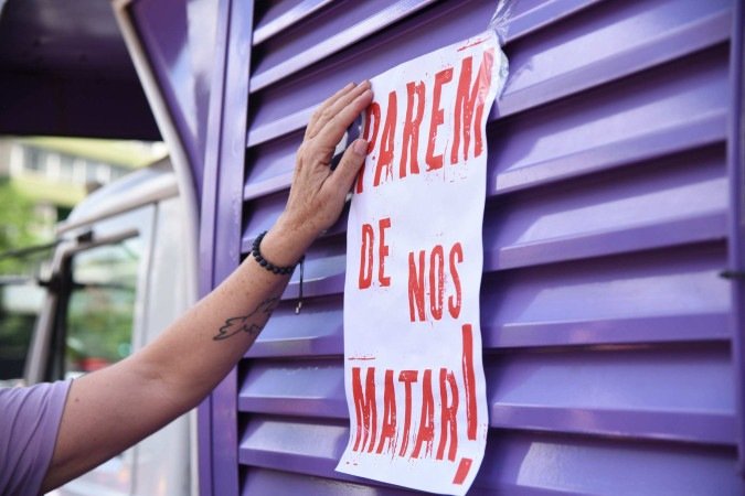  07/12/2025.Credito: Gladyston Rodrigues/EM/D.A Press. Brasil. MG.  Ato Nacional Mulheres Vivas, mobilizacao que toma cidades de todo o pa?s diante da escalada brutal da violencia de genero e contra o feminicido, no Brasil. O protesto comecou na Praca da Raul Soares e seguiu em caminhada pela Avenida Amazonas, ate a Praca da Estacao.
      