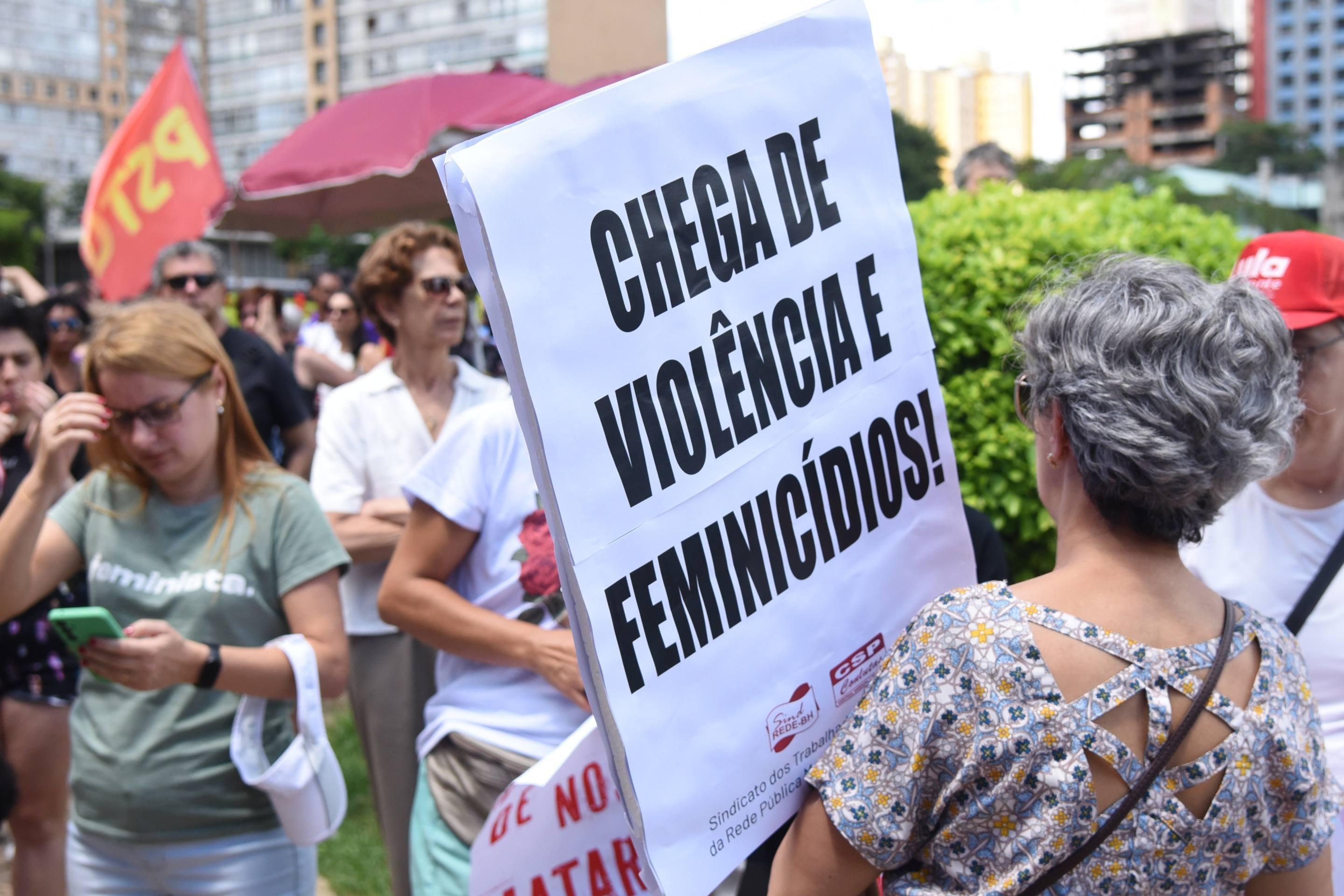  07/12/2025.Credito: Gladyston Rodrigues/EM/D.A Press. Brasil. MG.  Ato Nacional Mulheres Vivas, mobilizacao que toma cidades de todo o pa?s diante da escalada brutal da violencia de genero e contra o feminicido, no Brasil. O protesto comecou na Praca da Raul Soares e seguiu em caminhada pela Avenida Amazonas, ate a Praca da Estacao.       