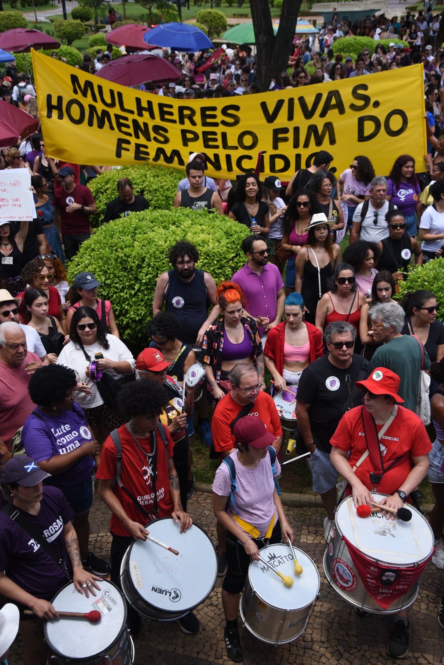  07/12/2025.Credito: Gladyston Rodrigues/EM/D.A Press. Brasil. MG.  Ato Nacional Mulheres Vivas, mobilizacao que toma cidades de todo o pa?s diante da escalada brutal da violencia de genero e contra o feminicido, no Brasil. O protesto comecou na Praca da Raul Soares e seguiu em caminhada pela Avenida Amazonas, ate a Praca da Estacao.       