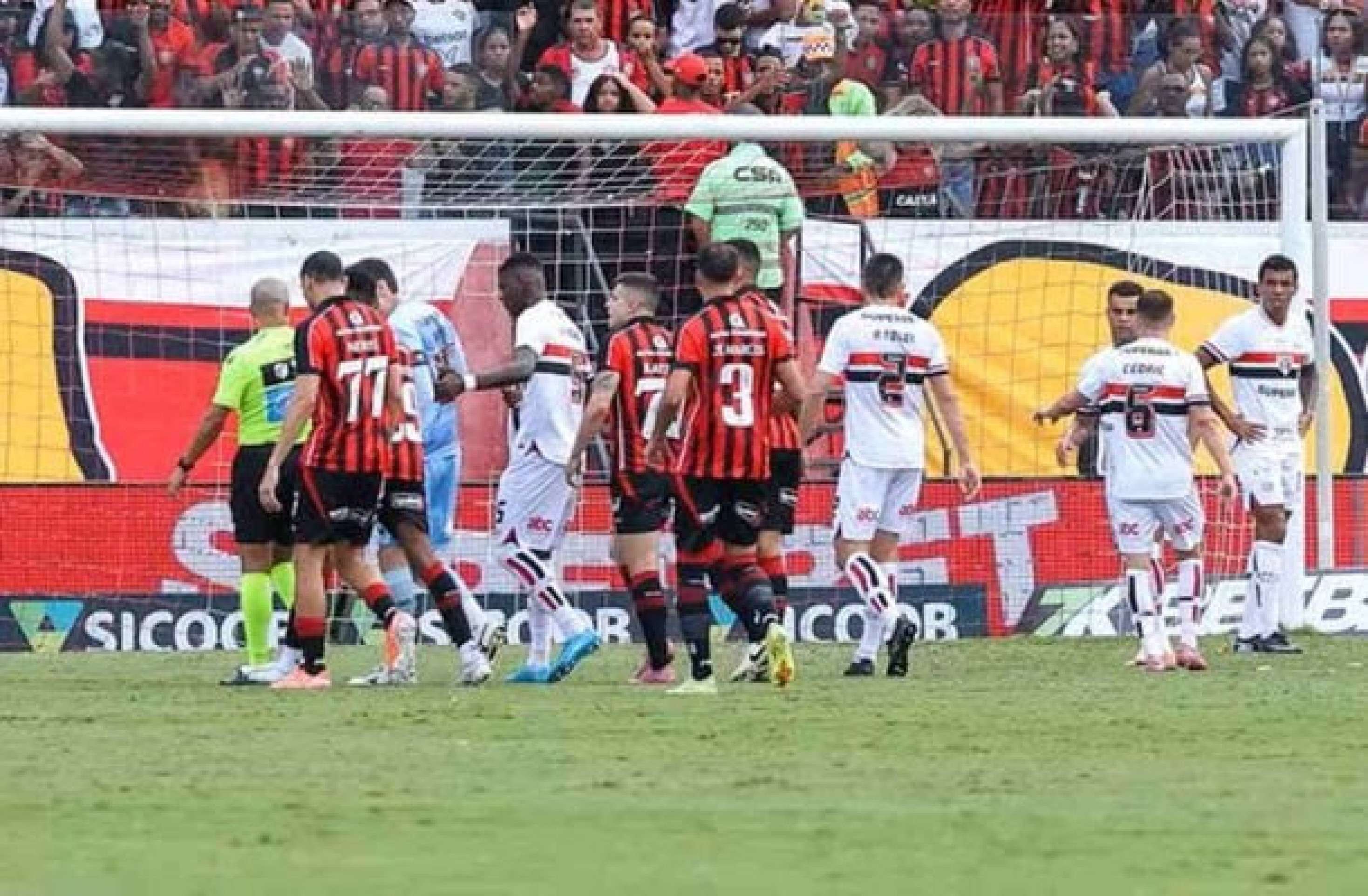 Vitória vence o São Paulo e se livra do rebaixamento no Brasileirão - (crédito: Foto: Reprodução) Vitória vence o São Paulo e se livra do rebaixamento no Brasileirão - (crédito: Foto: Reprodução)