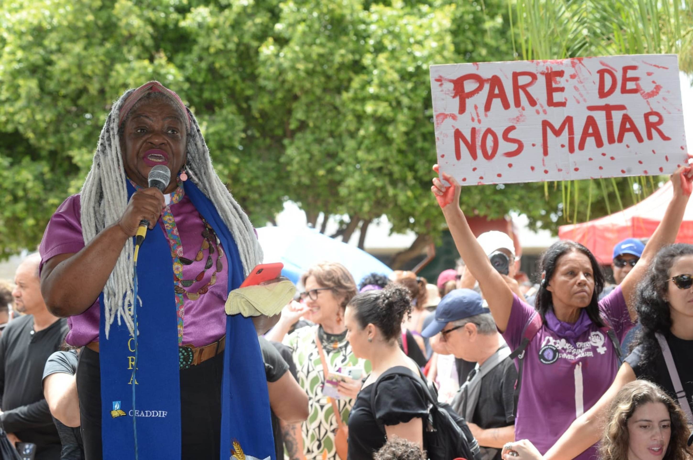 Movimento Mulheres Vivas reuniu grupos independentes na Feira da Torre de TV, neste domingo (7/12), em protesto ao feminicídio