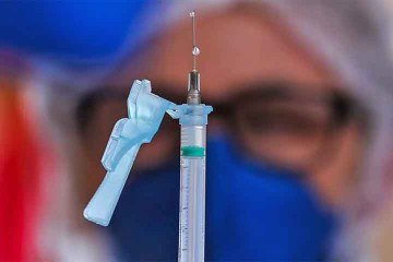 A campanha será ampliada à população geral à medida que novos lotes forem entregues, começando pelos adultos a partir de 59 anos e seguindo até alcançar pessoas de 15 anos
- (crédito: Freepik) A campanha será ampliada à população geral à medida que novos lotes forem entregues, começando pelos adultos a partir de 59 anos e seguindo até alcançar pessoas de 15 anos
- (crédito: Freepik)