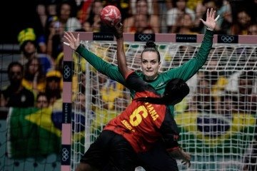 Trajetória de Gabi começou na seleção maringaense, passou pelo Jundiaí e rendeu experiências no handebol norueguês, romeno, francês e alemão. Hoje, defende as cores do CSM Bucuresti-ROM - (crédito: Alexandre Loureiro/COB) Trajetória de Gabi começou na seleção maringaense, passou pelo Jundiaí e rendeu experiências no handebol norueguês, romeno, francês e alemão. Hoje, defende as cores do CSM Bucuresti-ROM - (crédito: Alexandre Loureiro/COB)