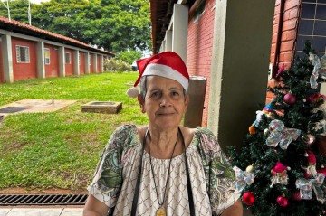 A pernambucana Marilu, 62, do Lar Maria Madalena, pediu uma sandália de velcro, um perfume floral e um batom marrom