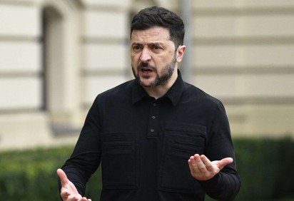 Zelensky admitiu que o plano atualizado — do qual espera uma resposta oficial russa nas próximas horas — contém alguns pontos que não o agradam -  (crédito: Genya Savilov (agência France-Presse)) -Zelensky admitiu que o plano atualizado — do qual espera uma resposta oficial russa nas próximas horas — contém alguns pontos que não o agradam -  (crédito: Genya Savilov (agência France-Presse))