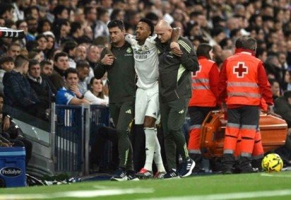 Militão sofre lesão e deve parar por quatro meses  -  (crédito: Foto: Denis Doyle/Getty Images) -Militão sofre lesão e deve parar por quatro meses  -  (crédito: Foto: Denis Doyle/Getty Images)