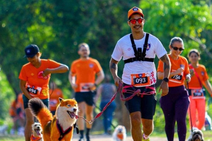 Por meio das redes sociais, o tutor de Raika compartilha a evolu&ccedil;&atilde;o da cadela na corrida de rua 