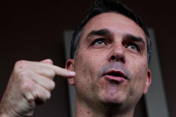 Michelle Bolsonaro e Tarcísio de Freitas estão entre nomes citados em pesquisas eleitorais - (crédito: Reuters) Michelle Bolsonaro e Tarcísio de Freitas estão entre nomes citados em pesquisas eleitorais - (crédito: Reuters)