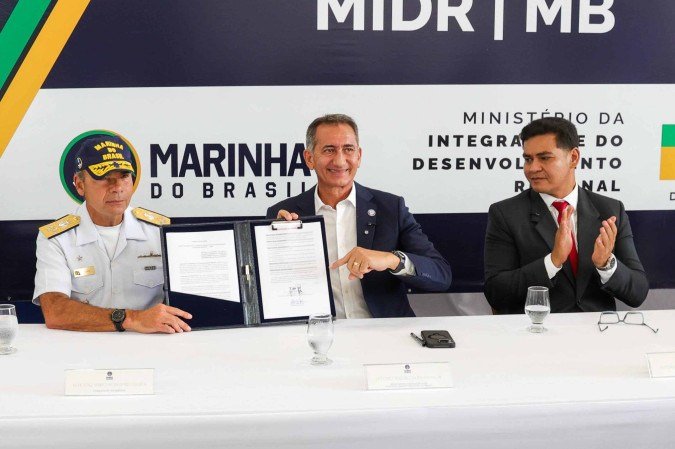 Protocolo foi assinado em evento na sede da Capitania dos Portos do Amapá, em Santana (AP), nesta segunda-feira (8/12)
- (crédito: CCSM BSB/ Marinha do Brasil ) Protocolo foi assinado em evento na sede da Capitania dos Portos do Amapá, em Santana (AP), nesta segunda-feira (8/12)
- (crédito: CCSM BSB/ Marinha do Brasil )