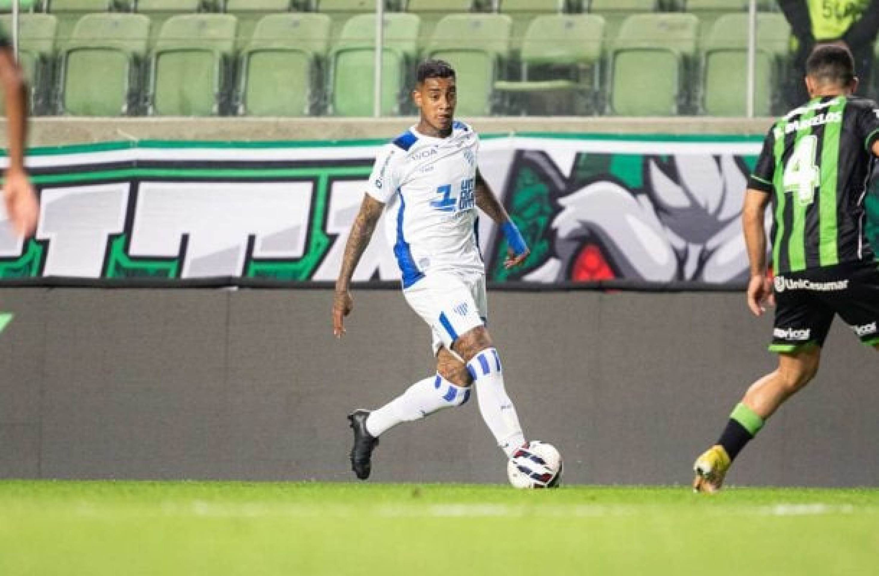 Alef Manga em ação pelo Avaí na Série B de 2025 -  (crédito: Foto: Beno Kuster / Avaí)