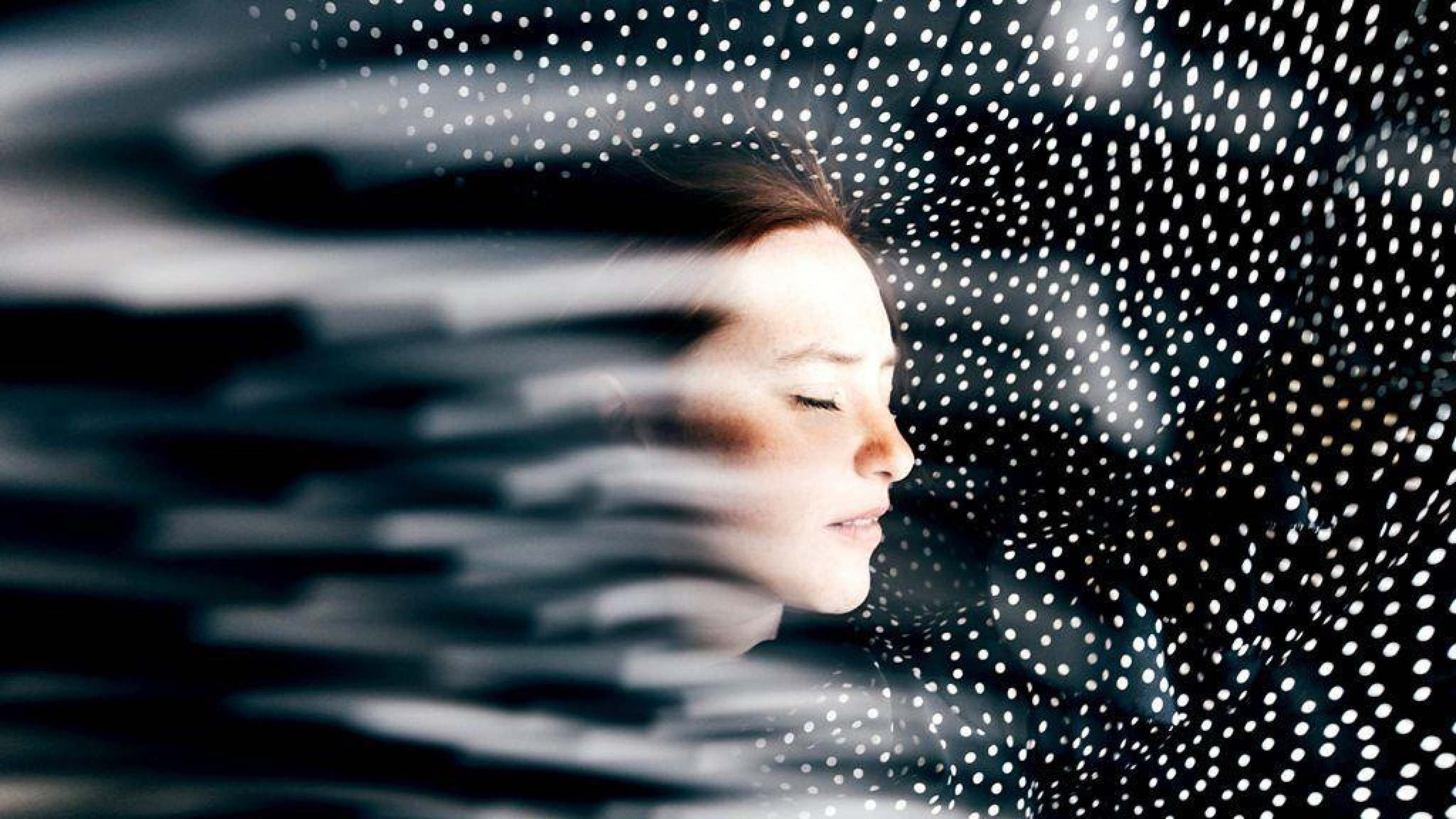 As variações hormonais podem trazer muitos efeitos, como distúrbios do ciclo normal do sono -  (crédito: Getty Images)