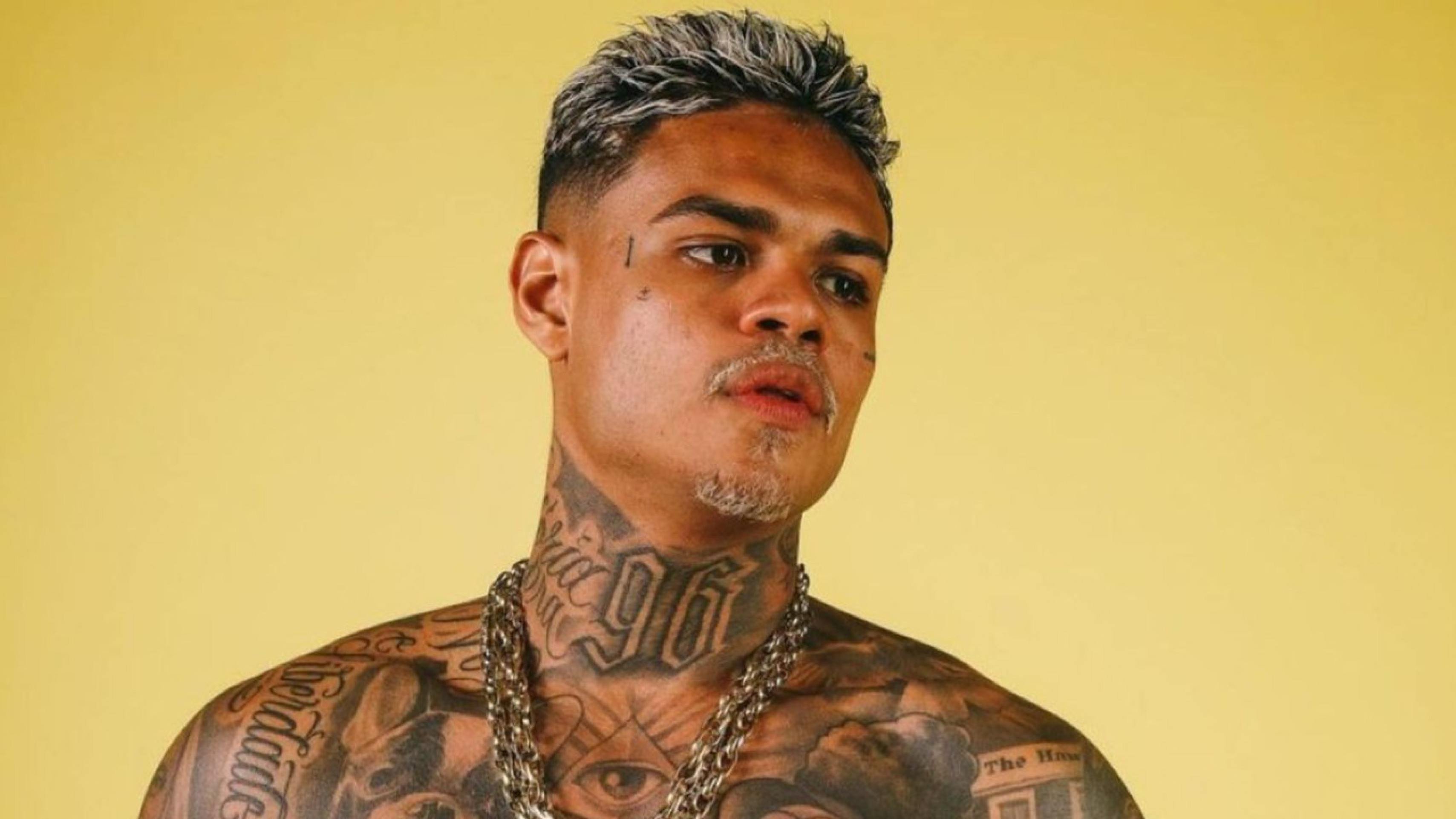 MC Cabelinho expõe ferimento após tentativa de assalto em Salvador