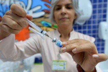  09/12/.2025 - Ed Alves CB/DA Press. Cidades. HUB recebe a primeira remessa da vacina contra o Vírus Sincicial Respiratorio (VSR) - Reduzir casos de Bronquiolite.   -  (crédito:  Ed Alves CB/DA Press)